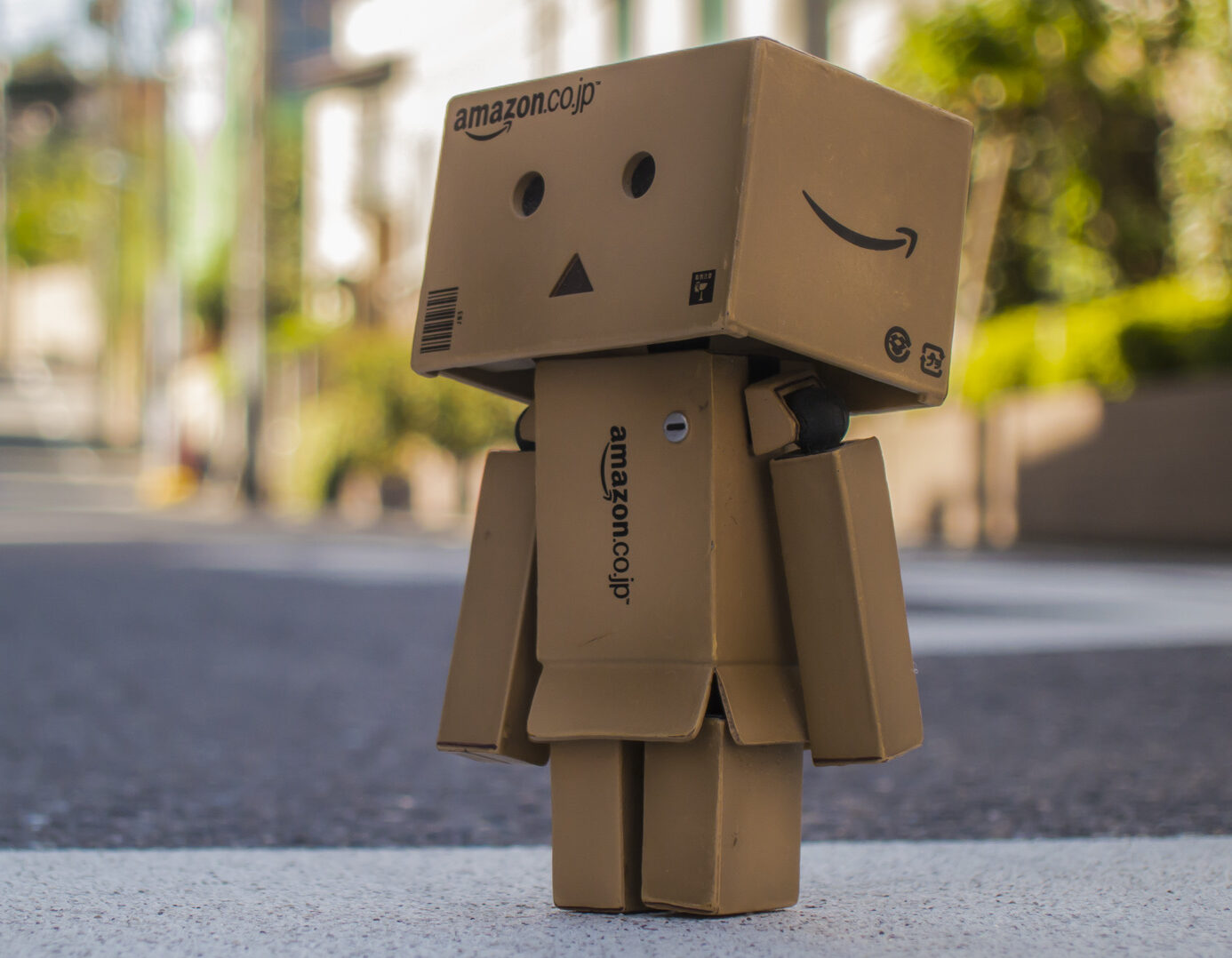 alt="Amazon warehouse automation"